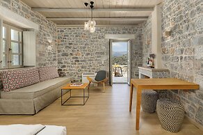 Trapela Limeni Luxury Suites