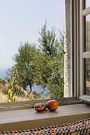 Trapela Limeni Luxury Suites