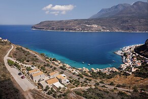 Trapela Limeni Luxury Suites