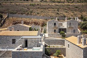 Trapela Limeni Luxury Suites