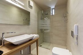 Trapela Limeni Luxury Suites