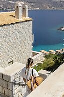 Trapela Limeni Luxury Suites