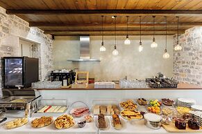 Trapela Limeni Luxury Suites