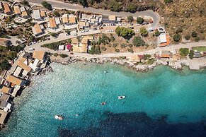 Trapela Limeni Luxury Suites