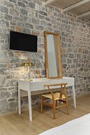 Trapela Limeni Luxury Suites