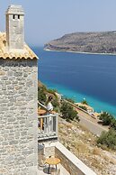 Trapela Limeni Luxury Suites