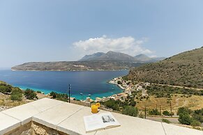 Trapela Limeni Luxury Suites