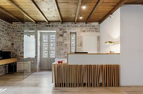 Trapela Limeni Luxury Suites