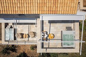 Trapela Limeni Luxury Suites