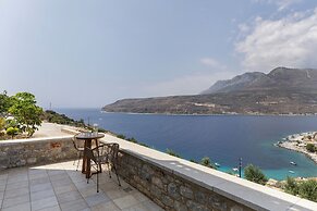 Trapela Limeni Luxury Suites