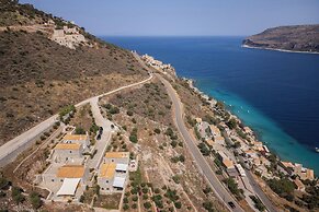 Trapela Limeni Luxury Suites