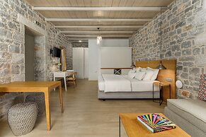 Trapela Limeni Luxury Suites