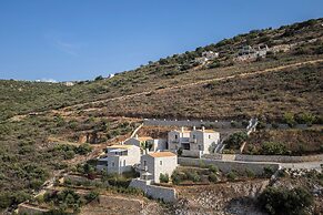 Trapela Limeni Luxury Suites