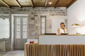 Trapela Limeni Luxury Suites