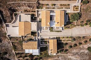 Trapela Limeni Luxury Suites