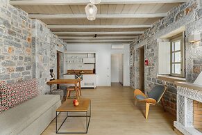 Trapela Limeni Luxury Suites