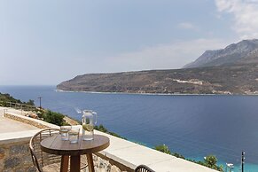 Trapela Limeni Luxury Suites