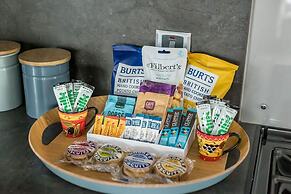 Summer by the Harbour