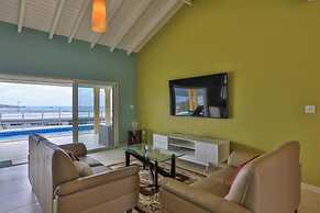 Airport View 3-bed Villa