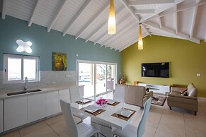Airport View 3-bed Villa