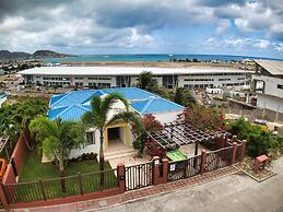 Airport View 3-bed Villa