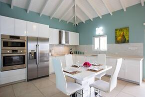 Airport View 3-bed Villa