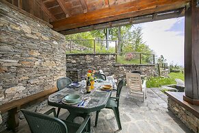 Lake View Chalet