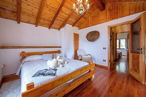 Lake View Chalet