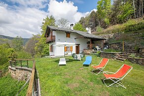 Lake View Chalet