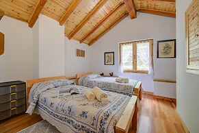 Lake View Chalet