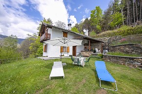 Lake View Chalet