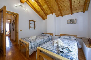 Lake View Chalet
