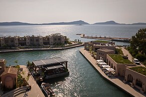 W Costa Navarino- Adults Only