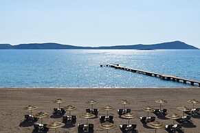 W Costa Navarino- Adults Only