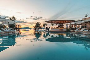 W Costa Navarino- Adults Only