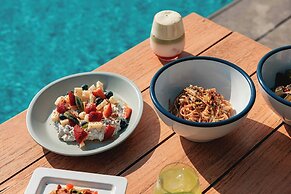 W Costa Navarino- Adults Only