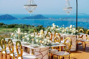 W Costa Navarino- Adults Only