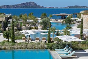 W Costa Navarino- Adults Only
