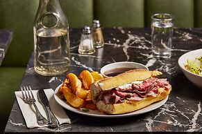 Hotel Indigo NYC Financial District by IHG