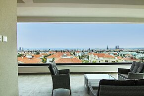 Phaedrus Living: Sea View Anna Residence 301