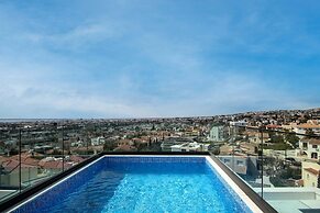 Phaedrus Living: Sea View Anna Residence 301