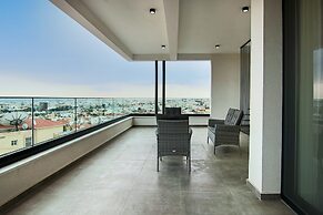 Phaedrus Living: Sea View Anna Residence 301