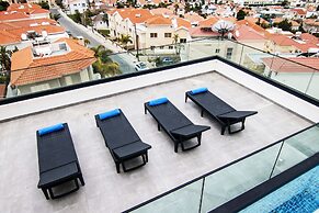 Phaedrus Living: Sea View Anna Residence 301