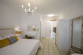 Eutuxia Rooms & Studios