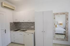 Eutuxia Rooms & Studios