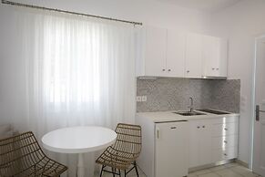 Eutuxia Rooms & Studios