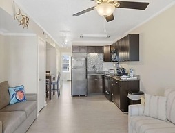 Life's A Beach - Walk To Everything In Historic Carolina Beach! 1 Bedr