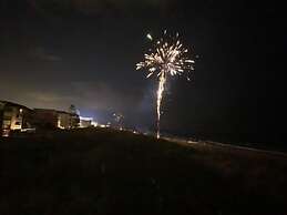 Driftwood Cottage - First Floor Oceanfront Beach Retreat! Exceptional 