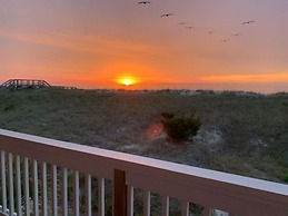 Driftwood Cottage - First Floor Oceanfront Beach Retreat! Exceptional 