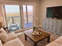 Driftwood Cottage - First Floor Oceanfront Beach Retreat! Exceptional 